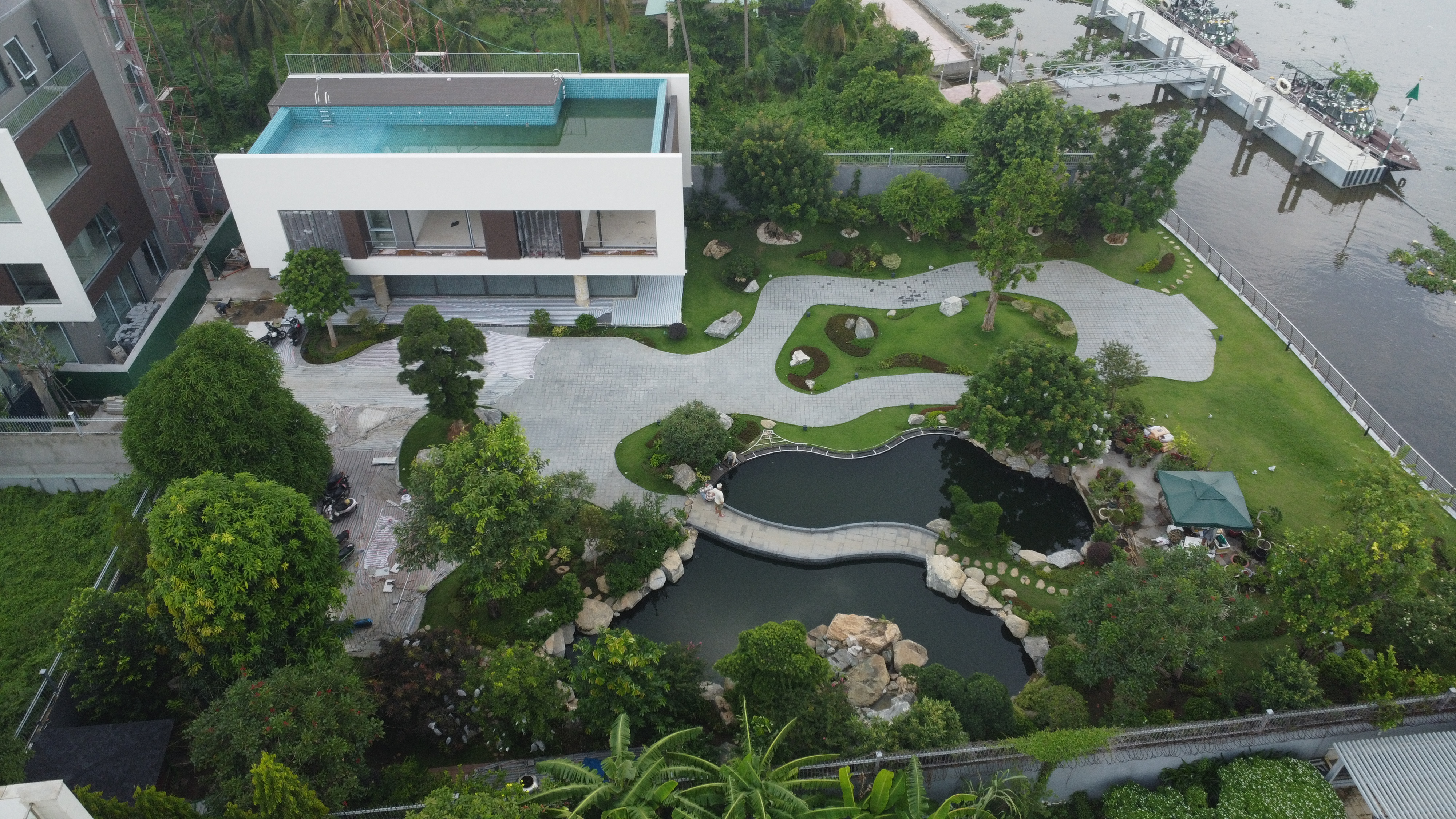 BIỆT THỰ SÂN VƯỜN - QUẬN 2